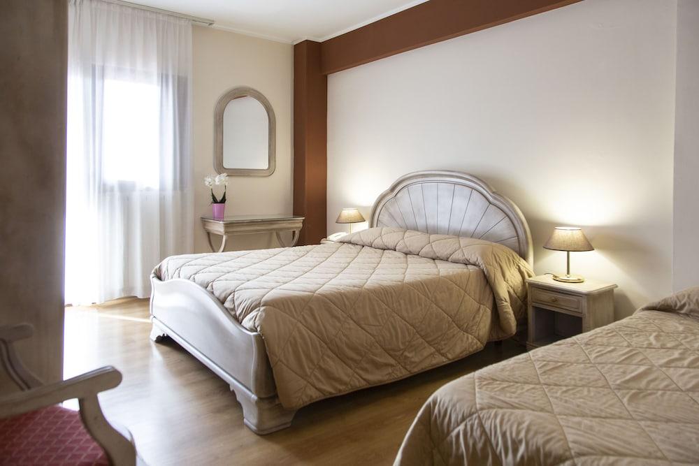 Grand Hotel Del Parco بيسكاسيرولي المظهر الخارجي الصورة