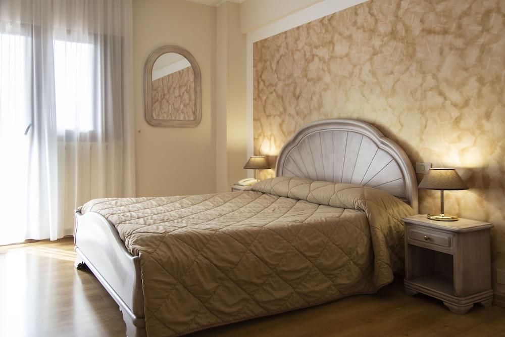 Grand Hotel Del Parco بيسكاسيرولي المظهر الخارجي الصورة