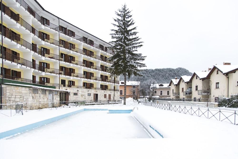 Grand Hotel Del Parco بيسكاسيرولي المظهر الخارجي الصورة