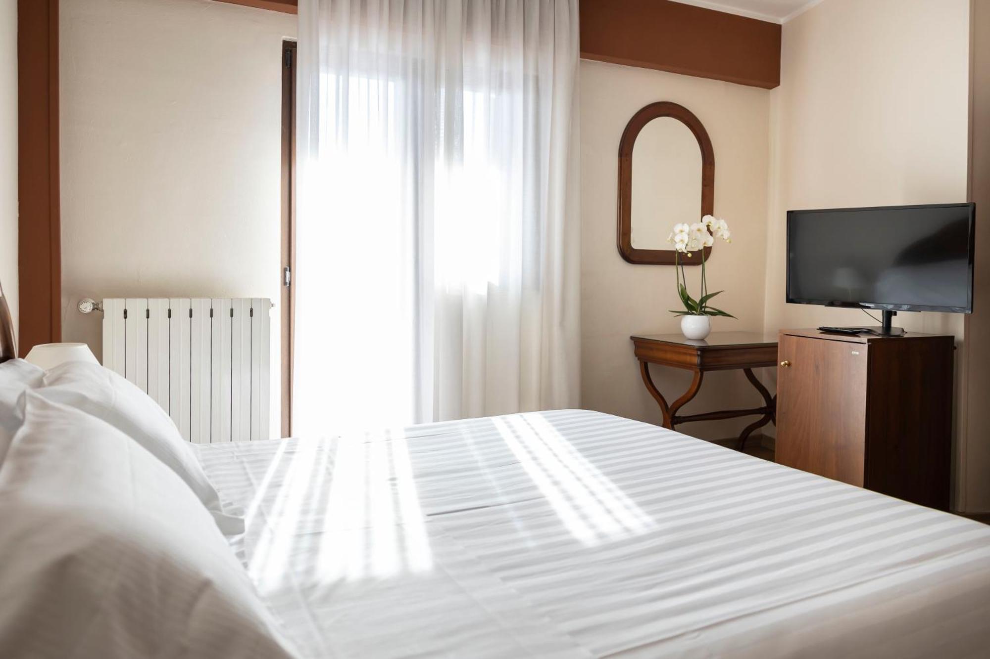 Grand Hotel Del Parco بيسكاسيرولي الغرفة الصورة